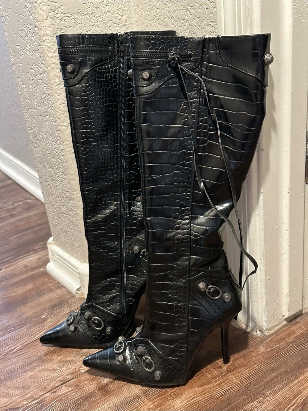Black Croc-Embossed Pointed-Toe Knee High Heeled Boots